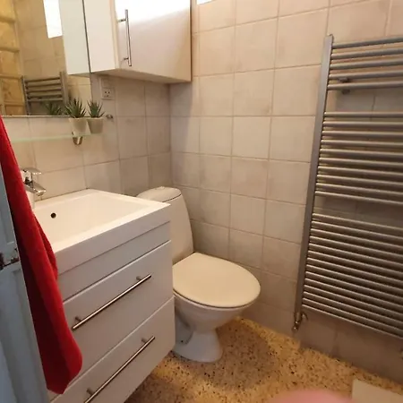 לינה וארוחת בוקר Gitte's Private Guestroom גרינדסטד